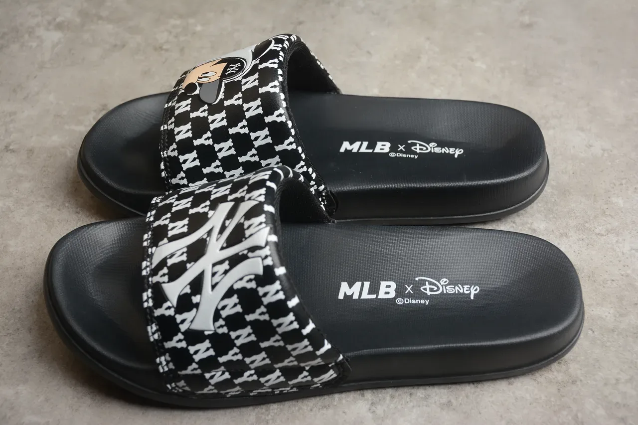 Black White Rubber Sole Monogrammed Strap Slippers 8