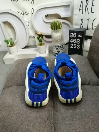 Blue and Cream Sculpted Midsole Lifestyle Sneakers 8