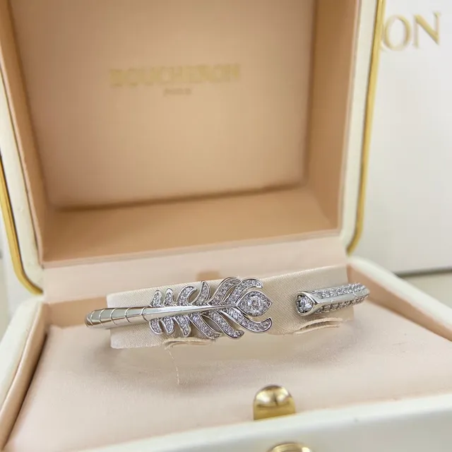 Boucheron Plume Feather Motif Diamond and Emerald Open Bangle Bracelets 7