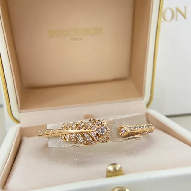 Boucheron Plume Feather Motif Diamond and Emerald Open Bangle Bracelets 8