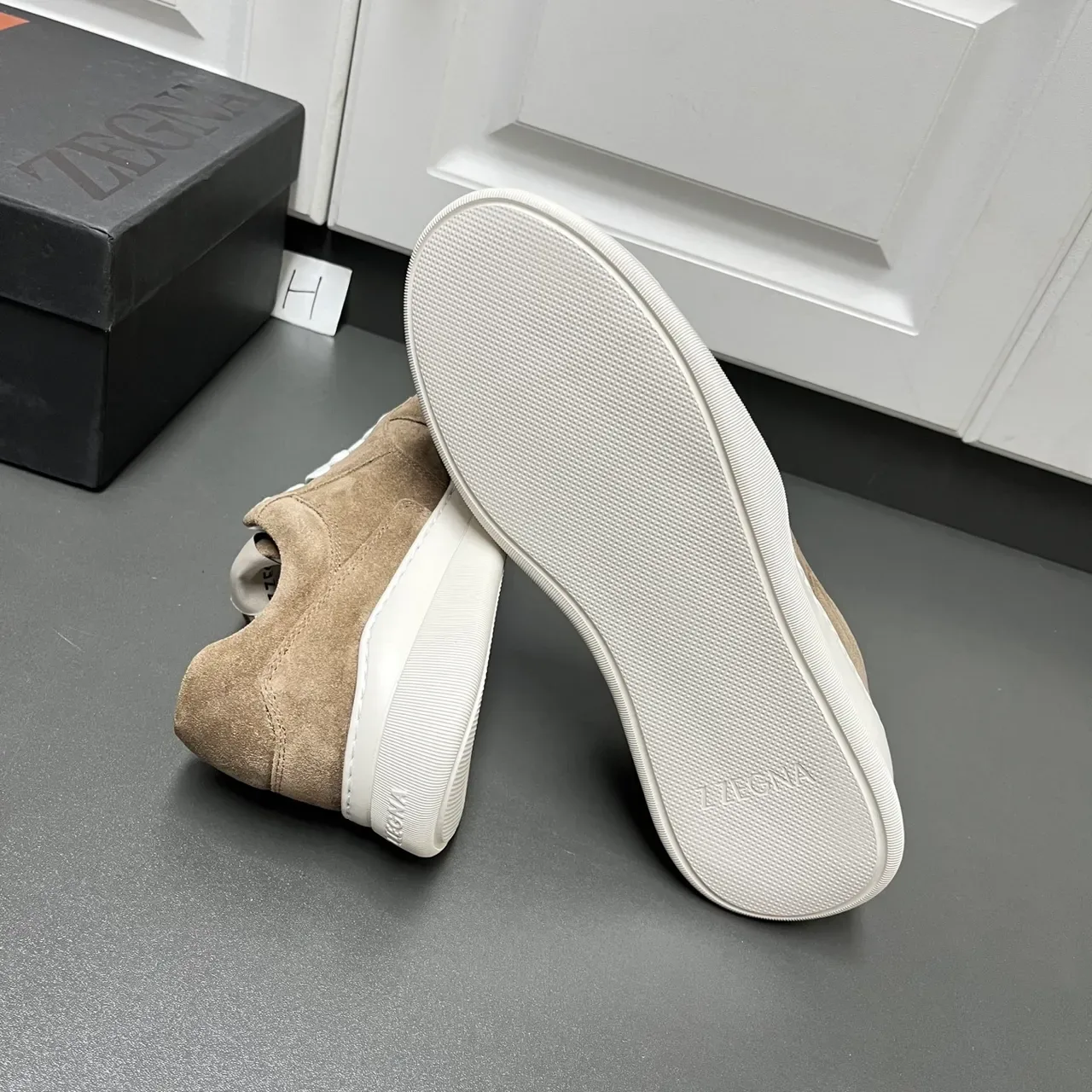 Brown White Suede Upper Laces Sneakers 2
