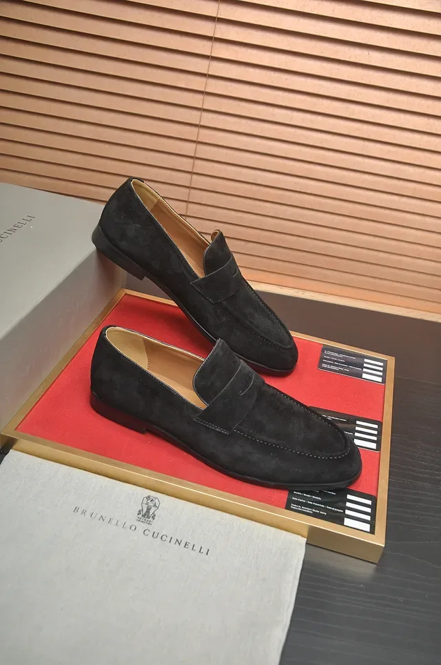 Brunello Cucinelli काला भूरा मखमली पेनी स्ट्रैप लोअफर 4