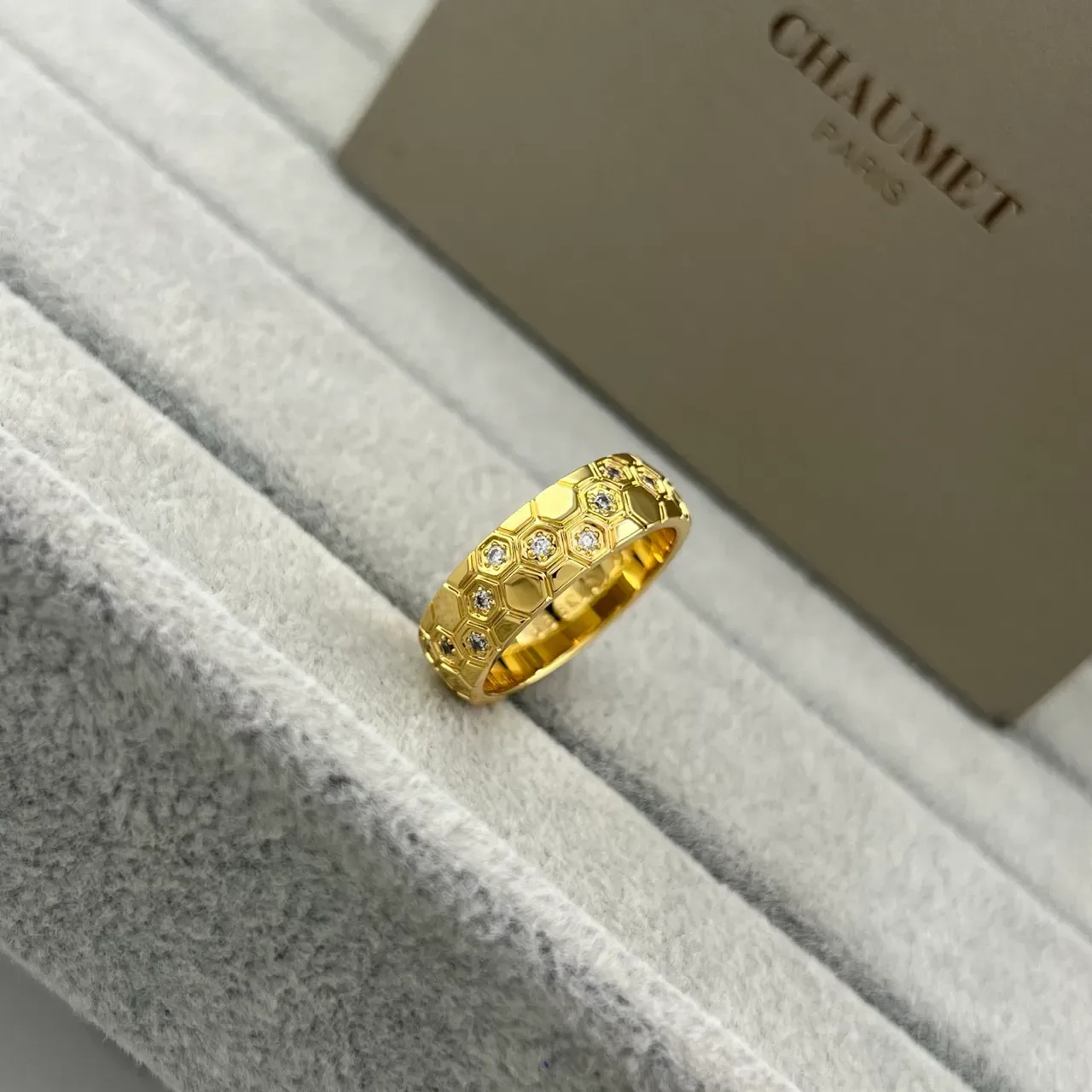 CHAUMET Gold Silver Honeycomb Motif Pavé-Set Diamonds Ring 4
