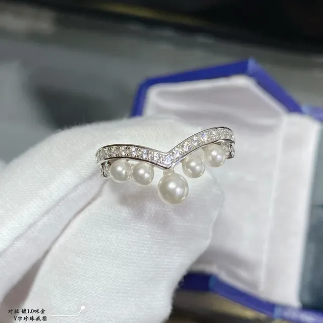 CHAUMET V-Shaped Diamond and Pearl Drop Ring 2