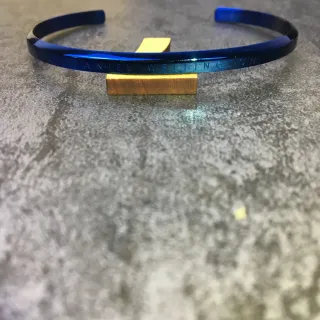 Daniel Wellington Bracelet de poignet en métal bleu gravé