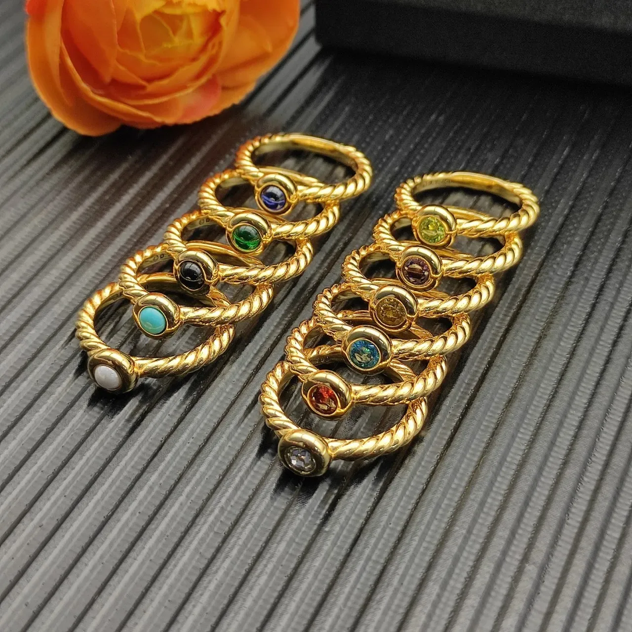 David Yurman Cable Classics خاتم حجر كابوشون حزام ملتوي ذهبي أسود 4