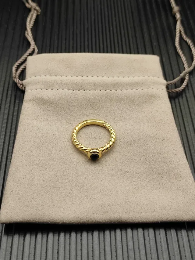 David Yurman Cable Classics خاتم حجر كابوشون حزام ملتوي ذهبي أسود 8