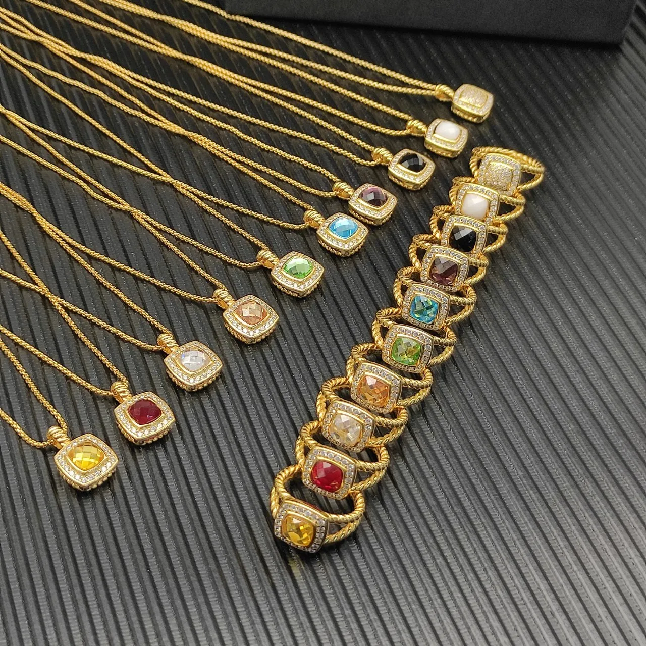 David Yurman 金白弯链方形抱枕坠子项链 3