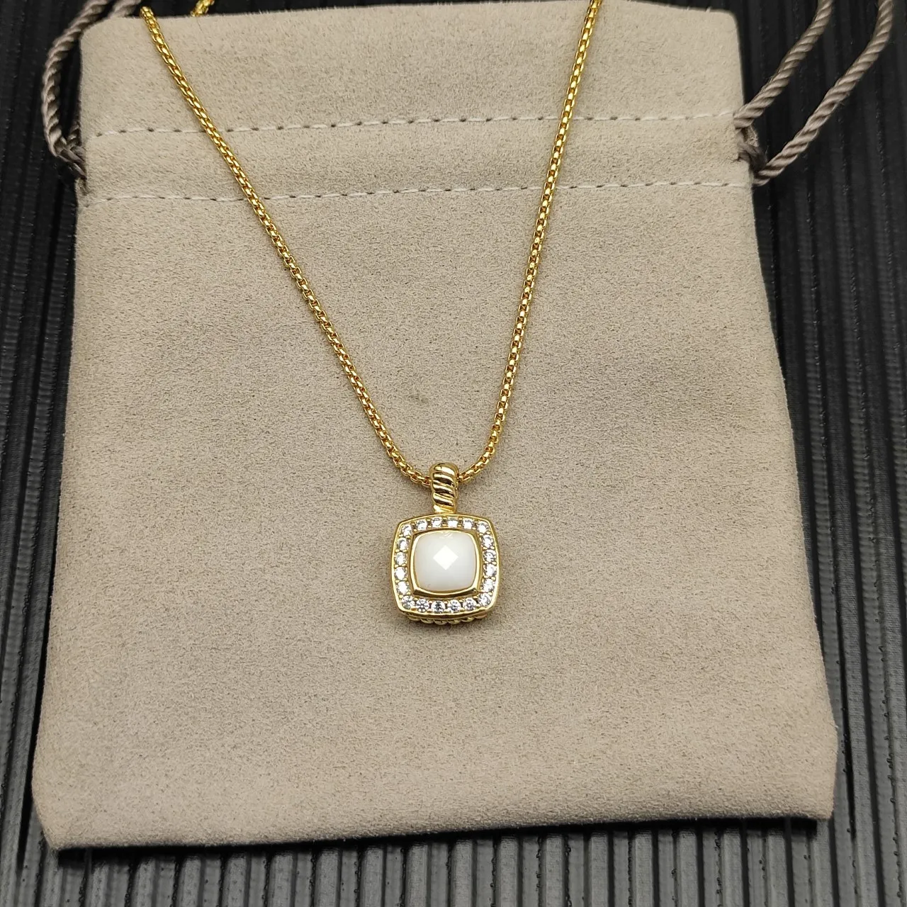 David Yurman 金白弯链方形抱枕坠子项链 8
