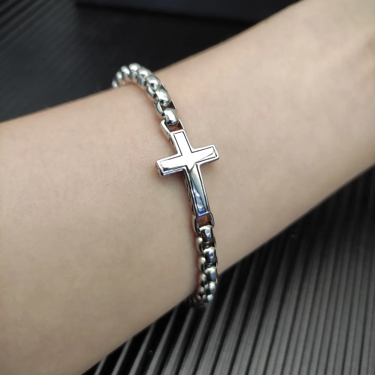 David Yurman Silver Box-Link Chain Sideways Cross Pendant Bracelet 7