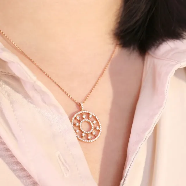 De Beers Circular Openwork Pavé Diamond Pendant Necklace 4