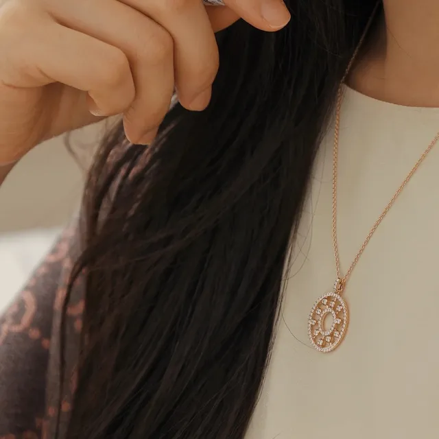 De Beers Circular Openwork Pavé Diamond Pendant Necklace 6