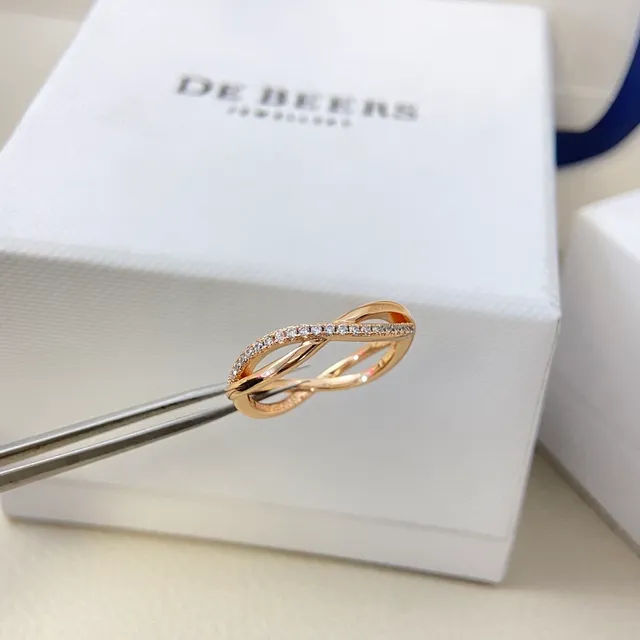 De Beers Infinity Gold Silver Knot Silhouette Pavé Diamond Channel Ring 4
