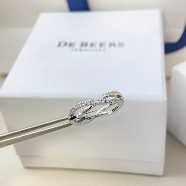 De Beers Infinity Gold Silver Knot Silhouette Pavé Diamond Channel Ring 5