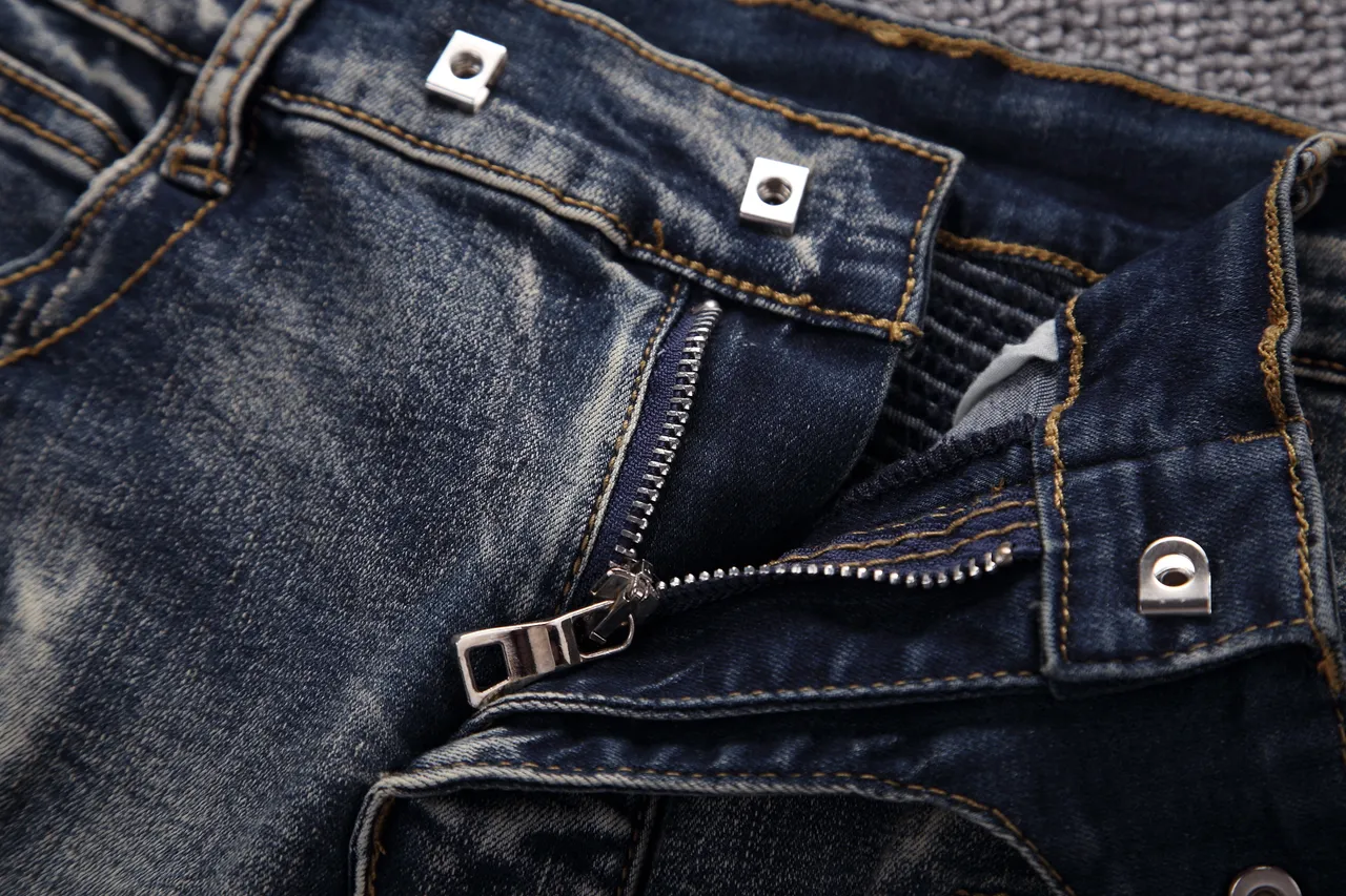 Distressed Biker-Panelled Zippered Denim Shorts 5