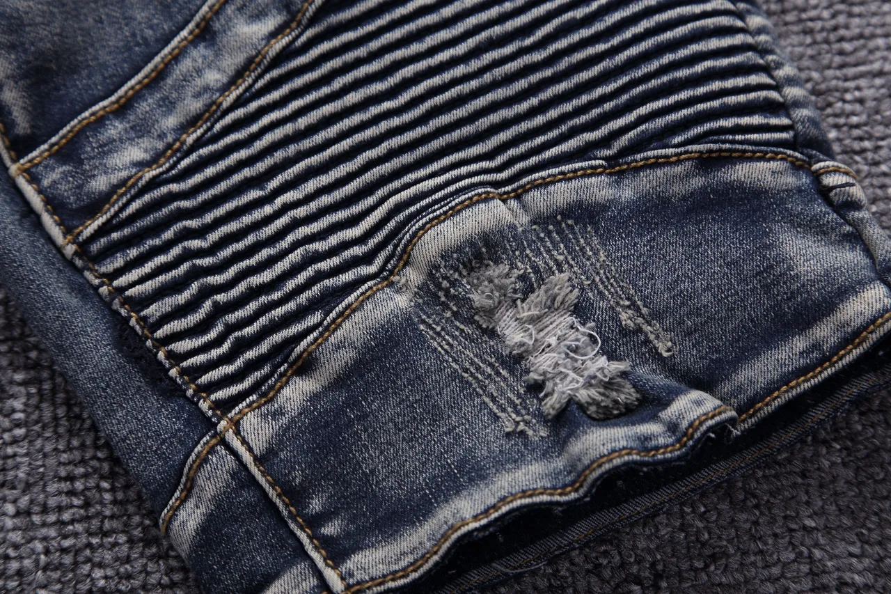 Distressed Biker-Panelled Zippered Denim Shorts 11