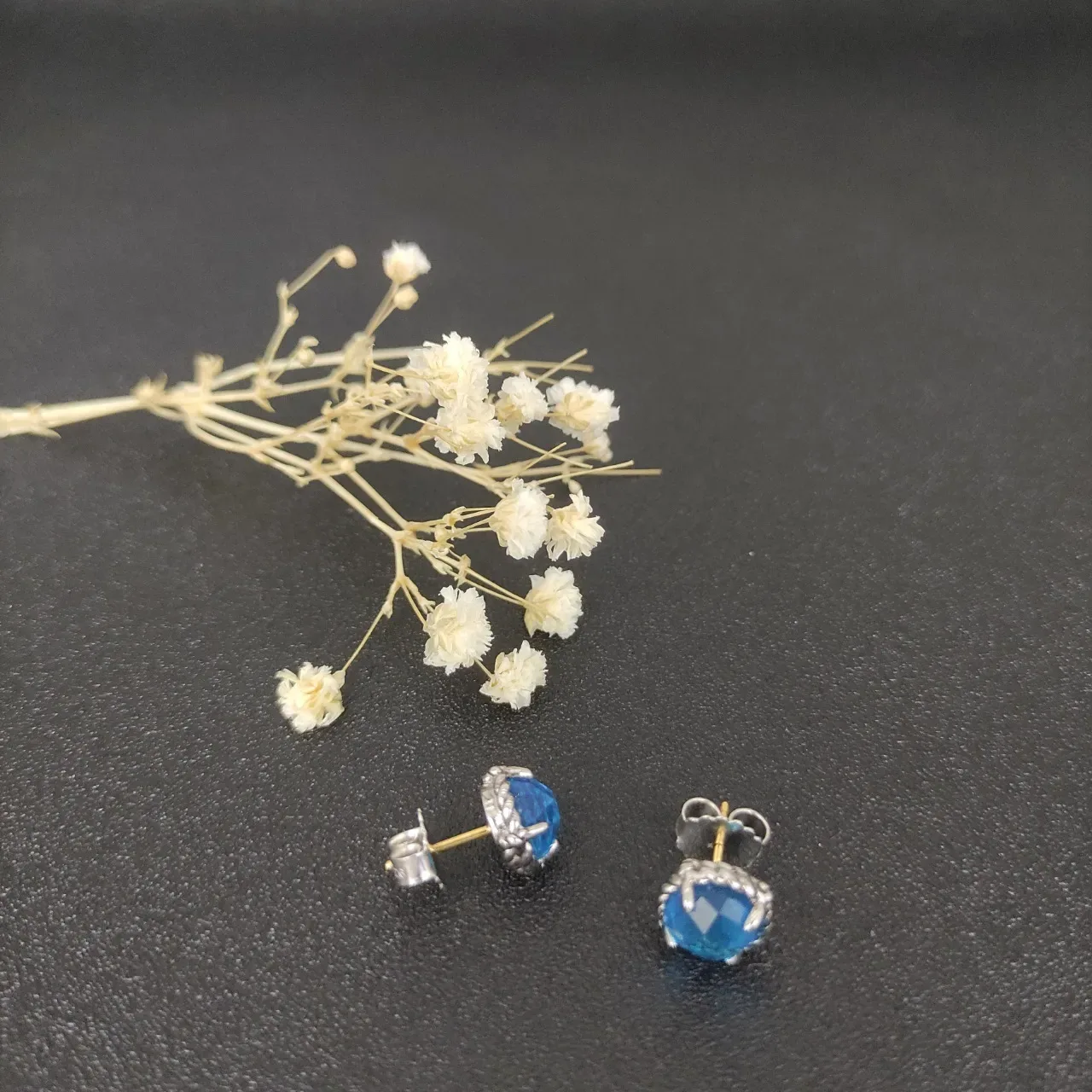 Faceted Blue Stone Rope-Bezel Stud Earrings 4