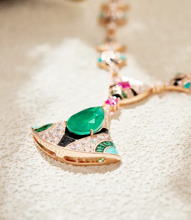 Fan-Motif Gemstone and Enamel Pendant Necklace 7