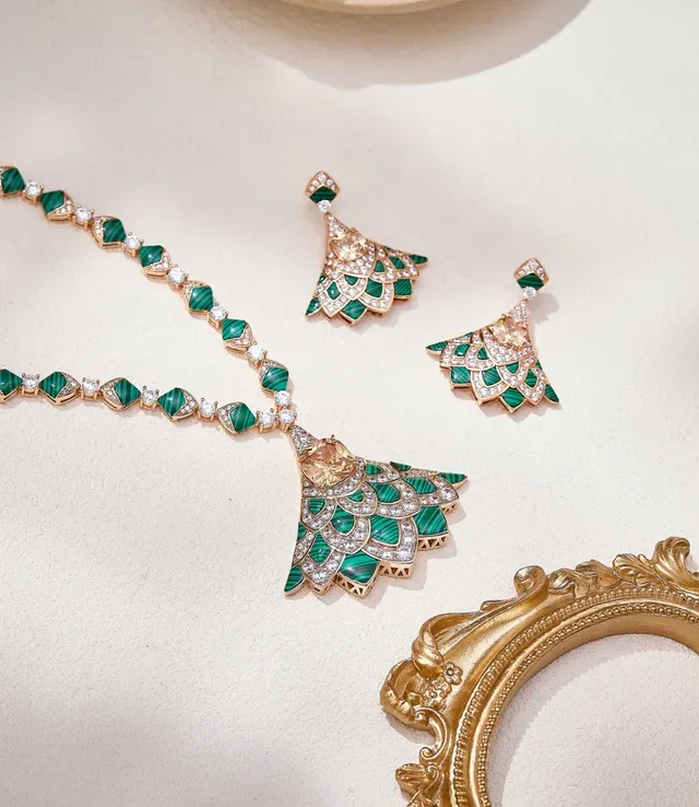 Fan-Shaped Malachite and Pavé Diamond Earrings 3