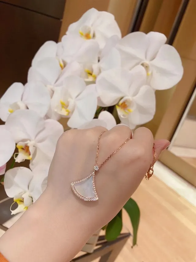 Fan-Shaped Pink Sapphire and Mother-of-Pearl Pendant Necklace 3