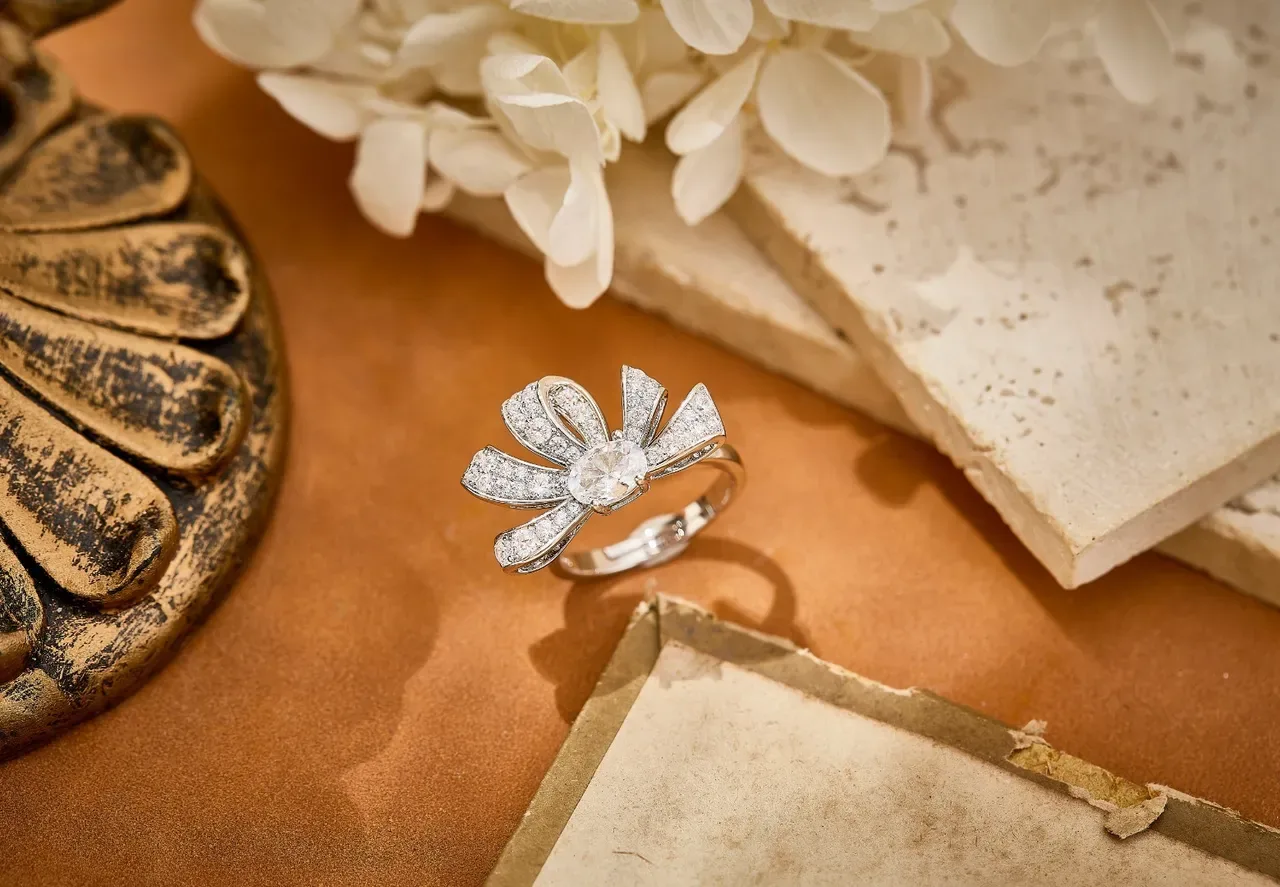 Floral Bow Pavé-Set Oval Stone Ring 3