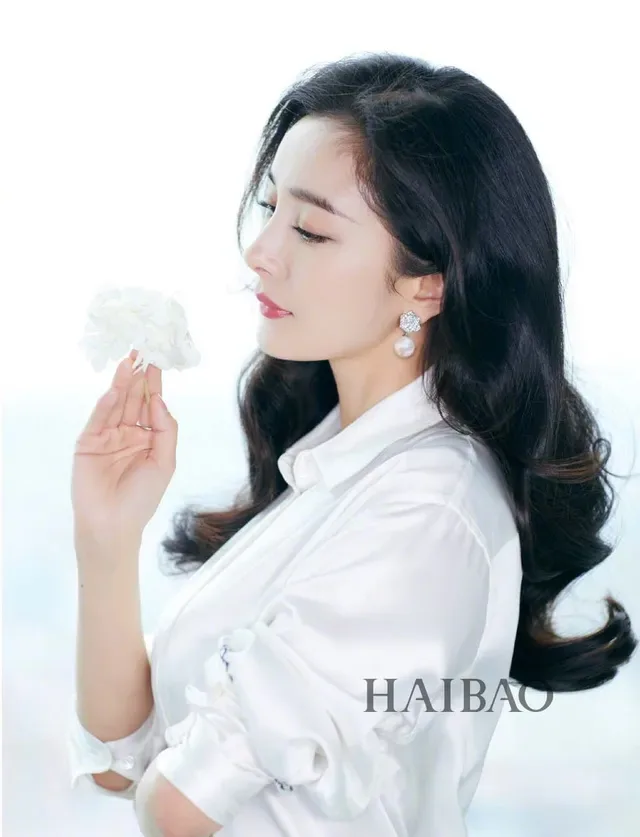 Floral Pavé Top Single Pearl Drop Earrings 9