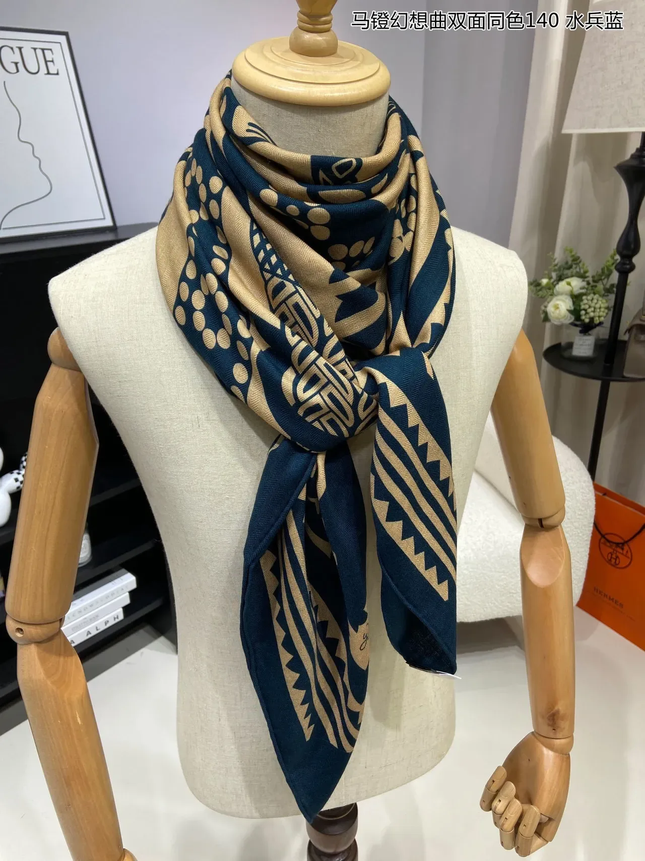Xale impressão tribal geométrica navy e bege 6