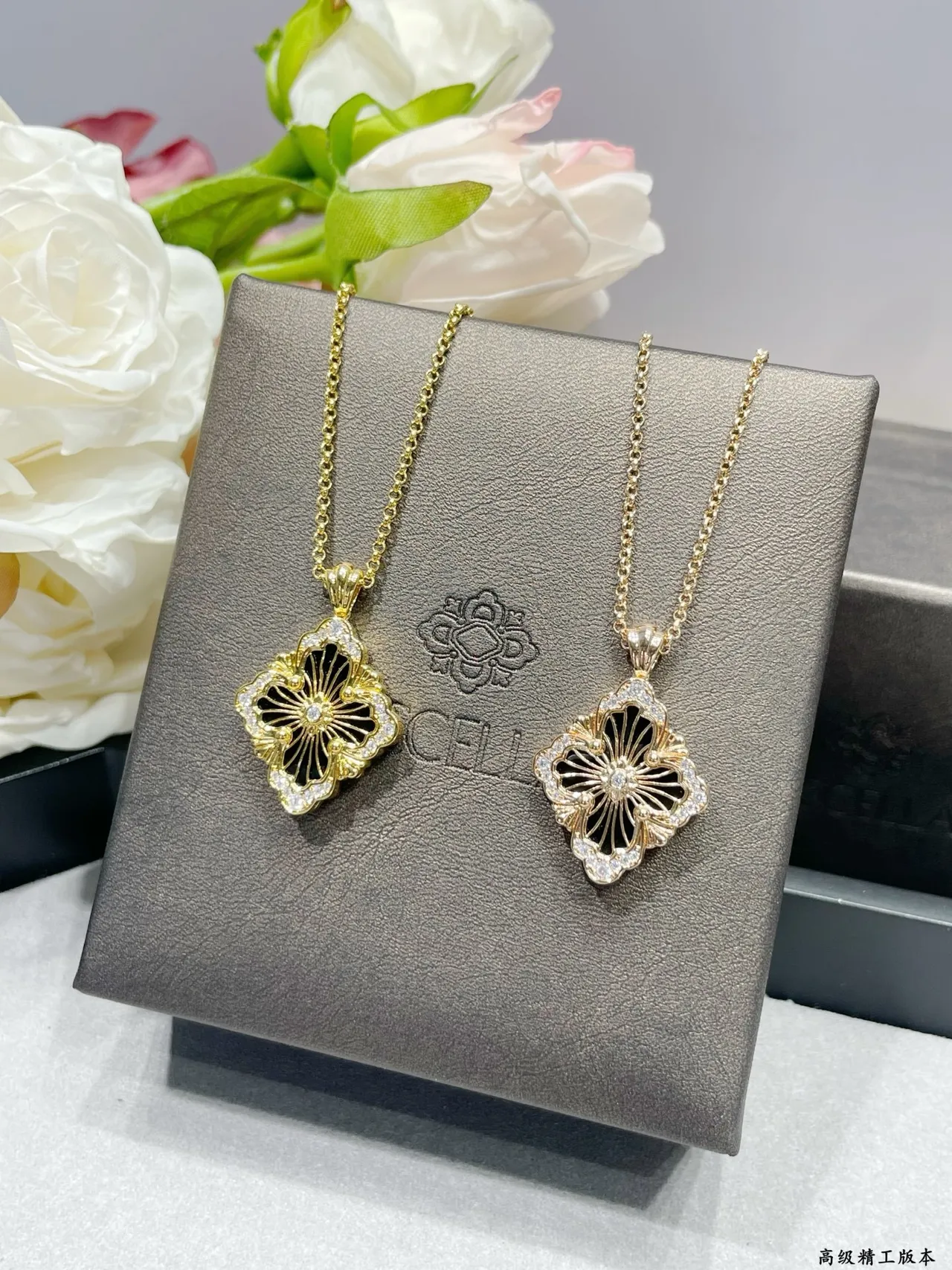Gold Black Chain Quatrefoil Pendant Necklace 3