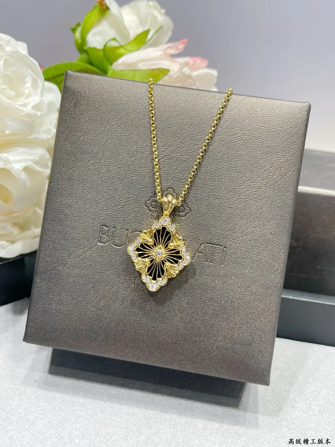 Gold Black Chain Quatrefoil Pendant Necklace 4