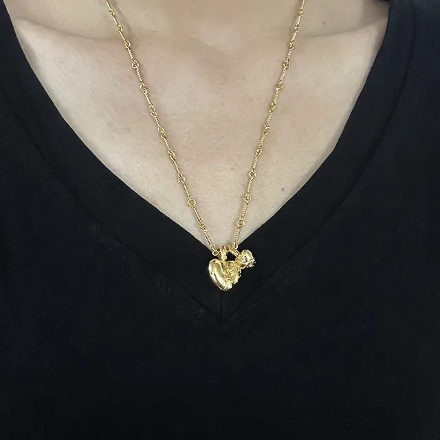 Gold Black Heart-Shaped Pendant Necklace 3