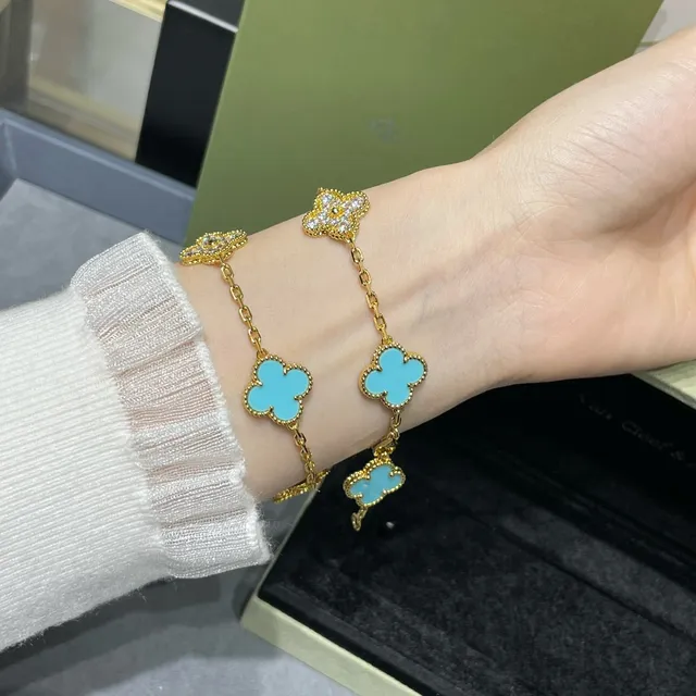 Gold Blue Chain-Link Clover-Shaped Charms Bracelet 9