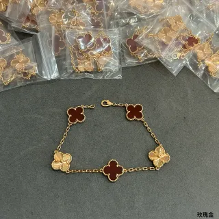 Pulsera de Cadena de Oro Burdeos con Charms en Forma de Trébol