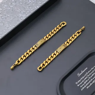 Pulsera de cadena curb chunky grabada con barra central de oro