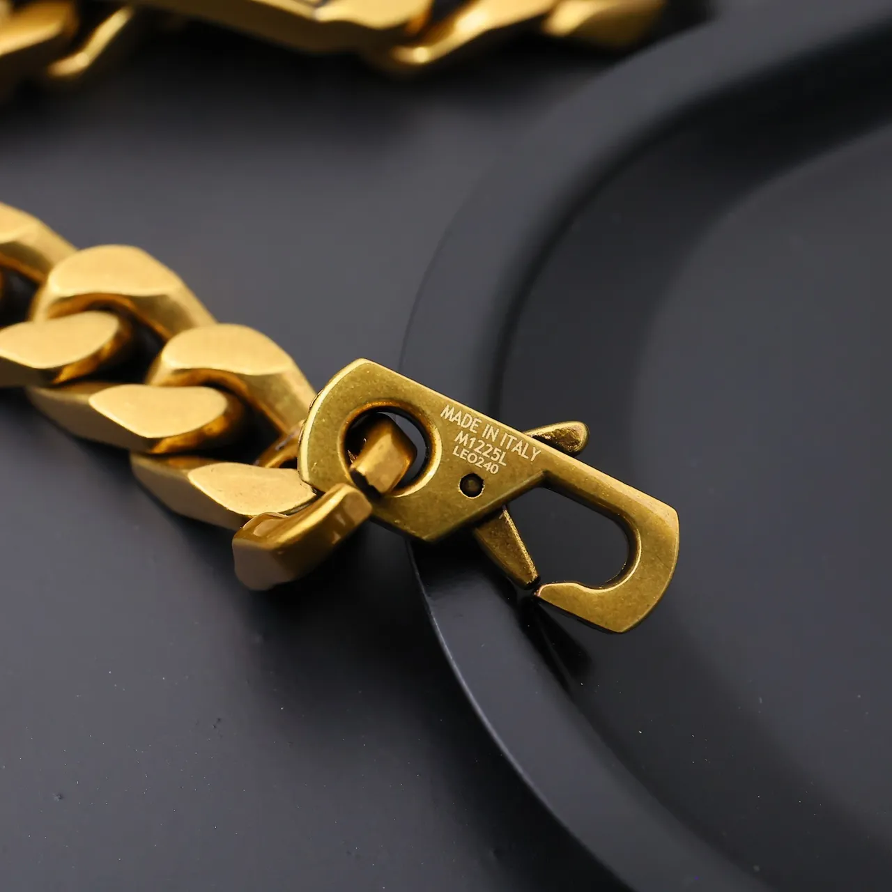 Gold Chunky Curb Chain Engraved Central Bar Bracelet 5