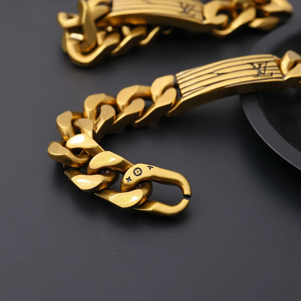 Gold Chunky Curb Chain Engraved Central Bar Bracelet 6