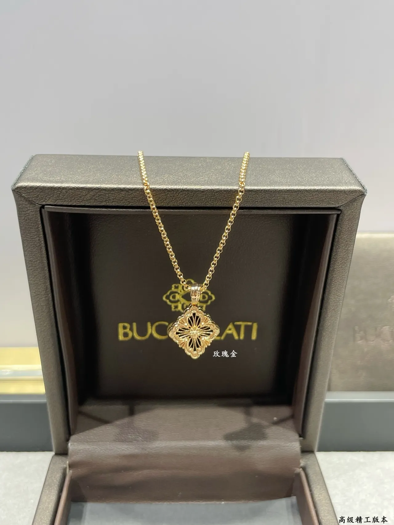Gold Filigree Quatrefoil Pendant Necklace 5