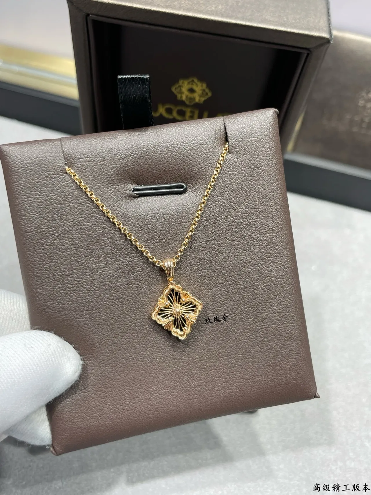 Gold Filigree Quatrefoil Pendant Necklace 7