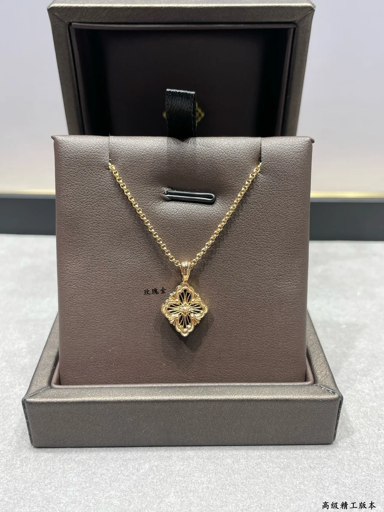 Gold Filigree Quatrefoil Pendant Necklace 8