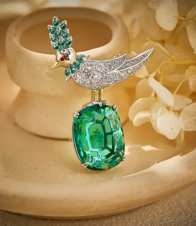 Gold Green Bird-Shaped Emerald-and-Diamond Brooch 5