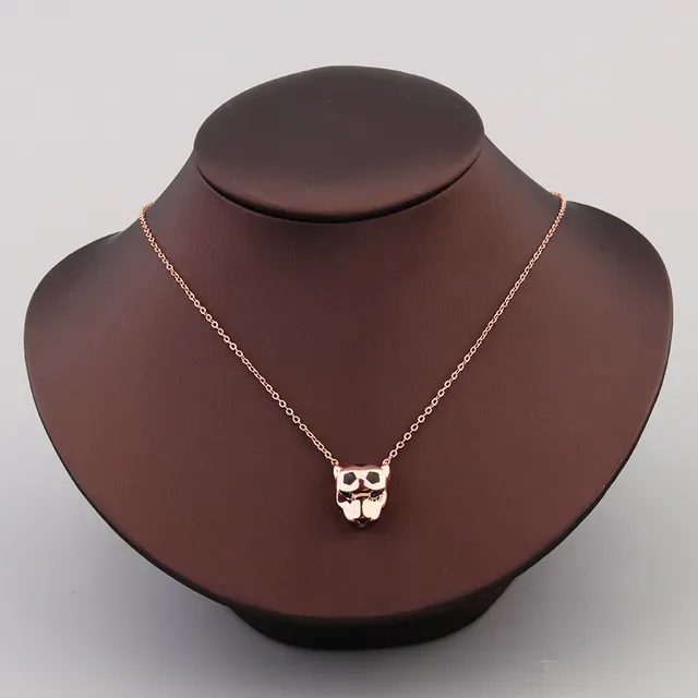 Collier avec pendentif tête de panthère en or et vert avec détail d'émail 4