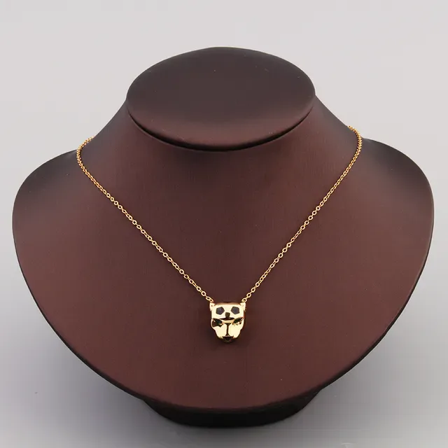 Collier avec pendentif tête de panthère en or et vert avec détail d'émail 5