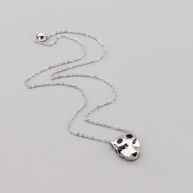 Collier avec pendentif tête de panthère en or et vert avec détail d'émail 7