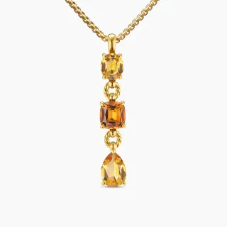 Colar com pingente vertical de três pedras laranja e conectores torcidos em ouro