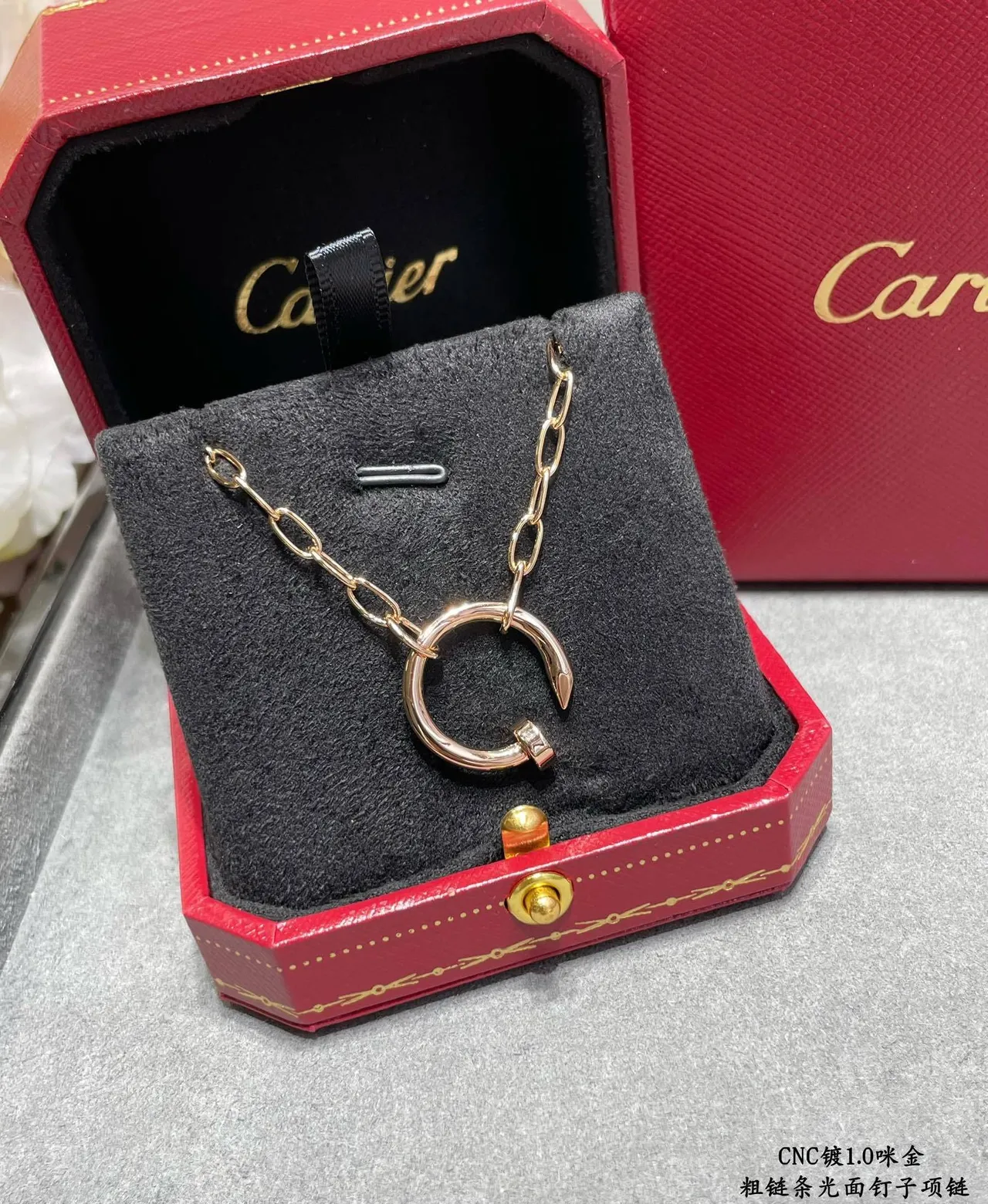Gold Oval-Link Chain Circular Clasp-Style Pendant Necklace 6