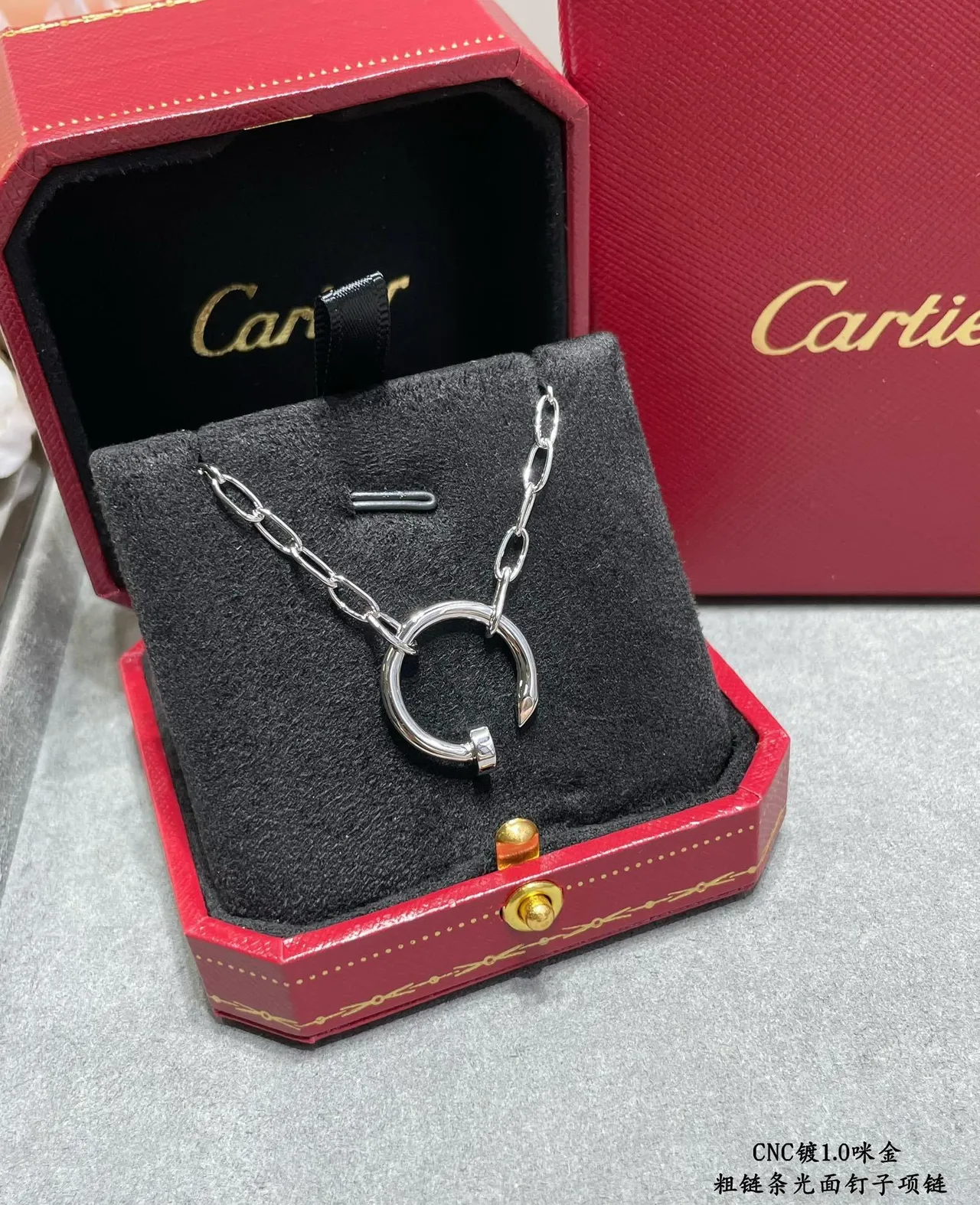 Gold Oval-Link Chain Circular Clasp-Style Pendant Necklace 7