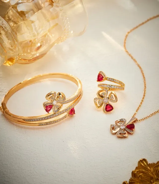 Gold Red Four-Leaf Clover Pendant Pavé-Set Clear Stones Necklace 6