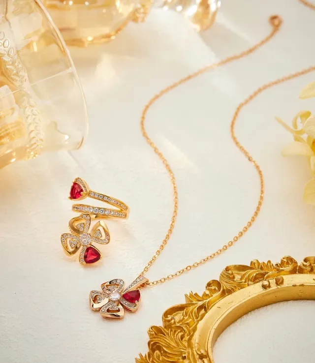Gold Red Four-Leaf Clover Pendant Pavé-Set Clear Stones Necklace 7