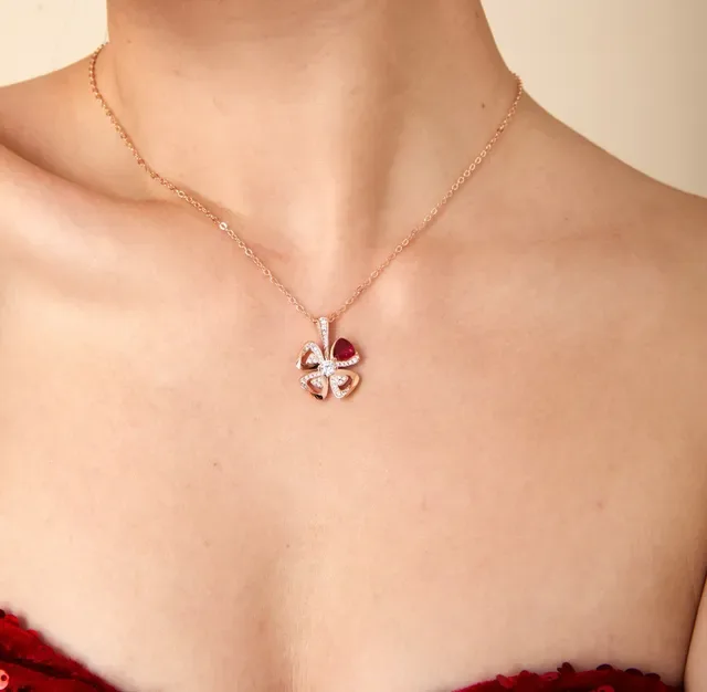 Gold Red Four-Leaf Clover Pendant Pavé-Set Clear Stones Necklace 8