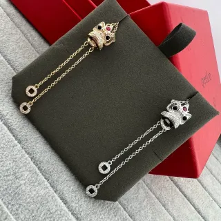 Colgante de cabeza de animal en oro y plata con piedras pavé-set