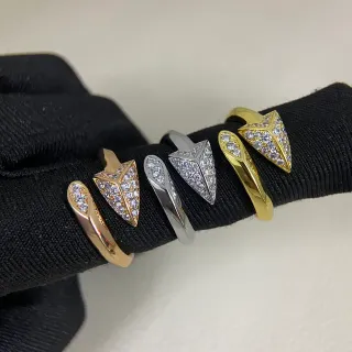 Gold Silver Arrowhead-Shaped Pavé-Set Ring